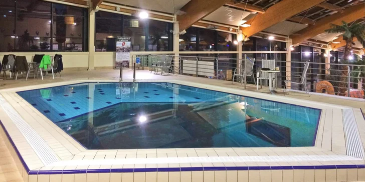 Hraje se přímo v osmimetrové potápěčské jámě Divers Direct v Aquapalace Čestlice.