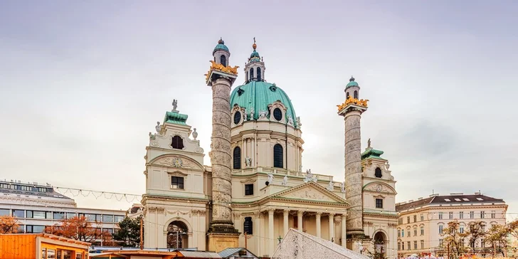 V centre uvidíte Dóm sv. Štefana, Hofburg, Parlament, Burgtheater aj Štátnu operu.