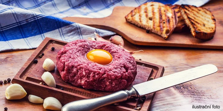 Delikátní hovězí tataráky pro partu nebo dvojici včetně topinek