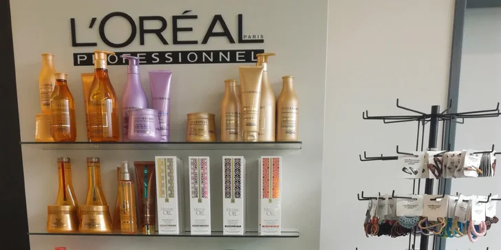 Olaplex pomáhá udržet trvanlivost barvy a důkladně přitom ošetřuje vlasové vlákno.