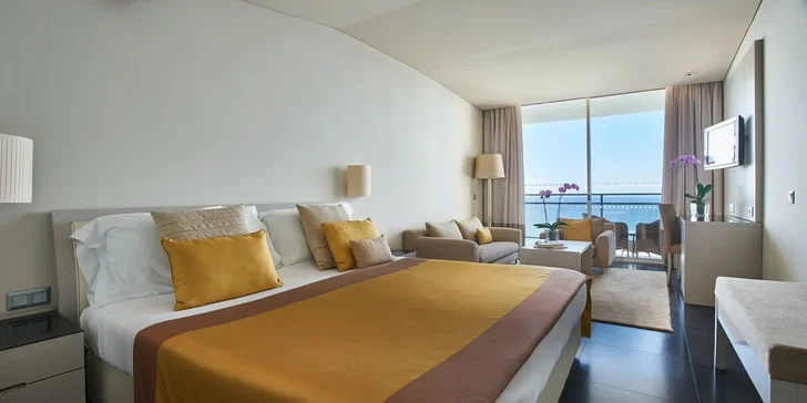 Dvoulůžkové pokoje mají vlastní balkon.