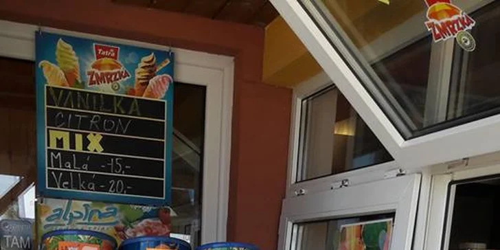 Každý den je na výběr ze dvou příchutí zmrzlin.