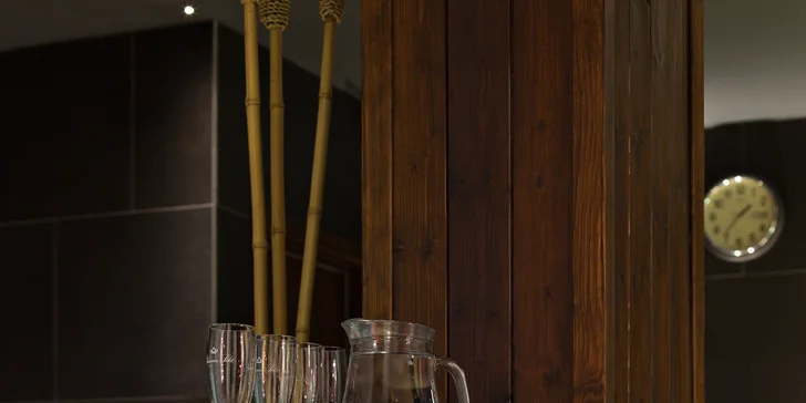 Osvěžení nabízí minibar (nápoje jsou za příplatek).