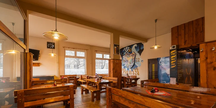 Restauraci najdete na adrese Sokolská třída 2536. 