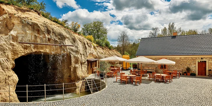 Netradiční pokoj v pískovcové skále: romantická atmosféra, vlastní koupelna a snídaně v ceně