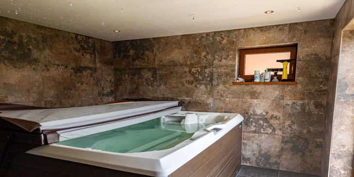 Kúria ponúka možnosť privátneho vstupu do útulnej wellness zóny, kde budete len vy dvaja. 