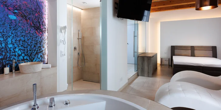 Součástí wellness pokojů je vždy posezení i poležení. Když relax, tak relax! 