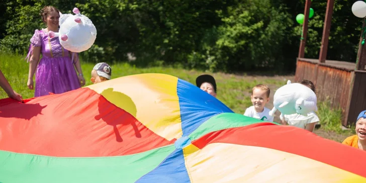 Začíná se v 11:00 ve welcome zóně, kde vašim dětem třeba pomalují obličej. 