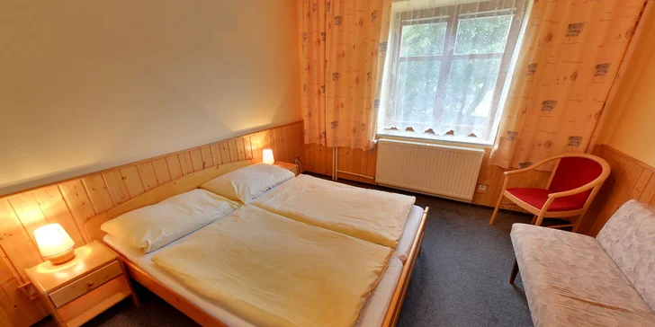 Ubytování budete mít zajištěné v jednoduše zařízeném pokoji.