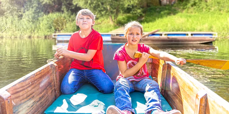 Zapůjčení pramičky na 1 hodinu pro 3 až 5 lidí vč. záchranných vest