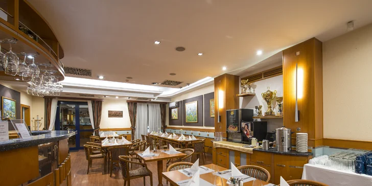 Postaráno o vás bude i z hlediska gastronomie. V restauraci Carmen, která je držitelem ocenění „Gault & Millau 11“ si každý najde to své. 