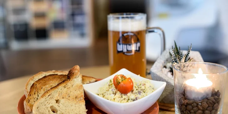 120 g domácej nátierky - vajíčková,  4 ks Hrianky, 0.3 l Pivo Wywar 12° svetlé