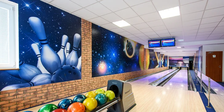 Hraje se na profi americké dráze Brunswick. 