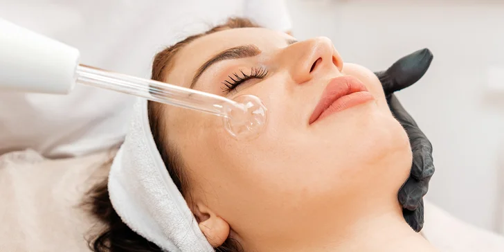 V ponuke nájdete kombinované pleťové ošetrenia zamerané na hĺbkové čistenie, detoxikáciu či hydratáciu pleti.