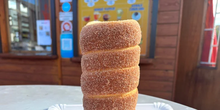 Čeká na vás čerstvě upečený trdelník podle vašeho výběru.
