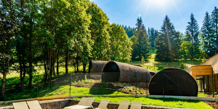 V modernom saunovom svete sa môžete tešiť na bio saunu, parnú, fínsku a infra saunu aj na oddychovú zónu s ležadlami a výhľadmi do okolia.