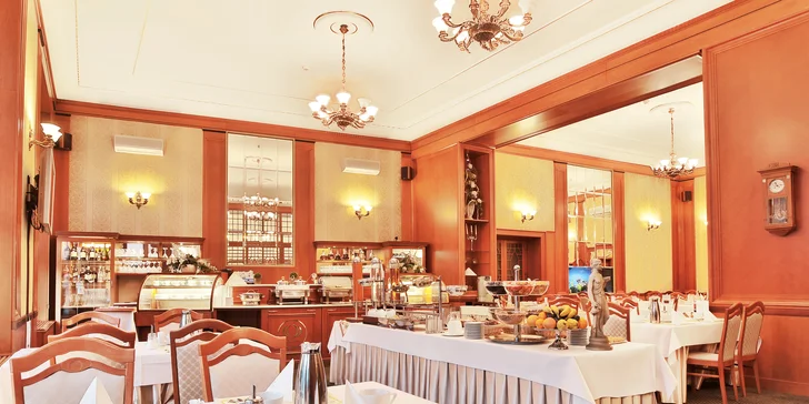 Do restaurace si pak můžete dojít na něco dobrého i během dne.