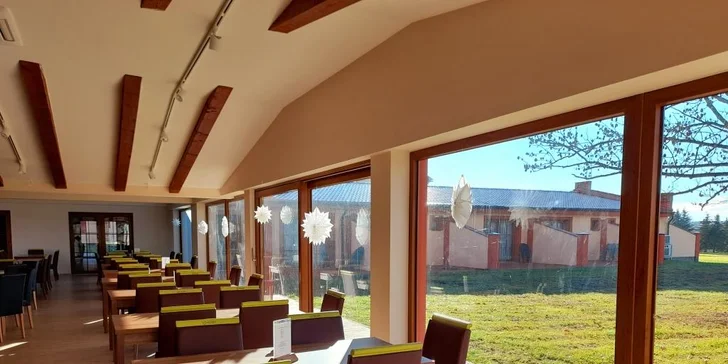 V bistru Naše farma připravují pokrmy ze surovin od spřátelených farem z jižních Čech. 