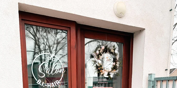 Studio se nachází v podkroví Beauty salonu a nabízí vlastní parkování přímo ve dvoře. Pokud pojedete MHD, najdete ho kousek od autobusové zastávky Bláhovka, kam jezdí trolejbus č. 3. 