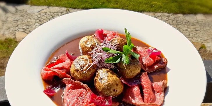 Varianta s wellness zahrnuje kredit ve výši 1000 Kč na à la carte nabídku restaurace.
