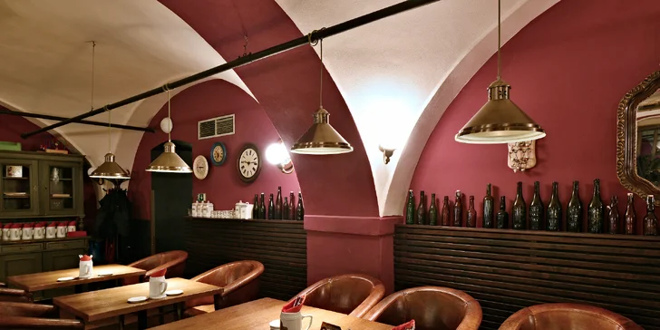 Restauraci najdete na kraji zámeckého parku v Dolních Počernicích. 