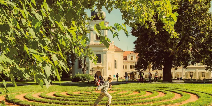 Kromě zábavy v areálu  vyrazte i na výlety: třeba do zoo, na Staré Hrady či do Prachovských skal. 