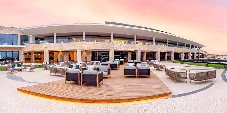 V ceně máte stravování all inclusive a drinky 24 hodin denně.