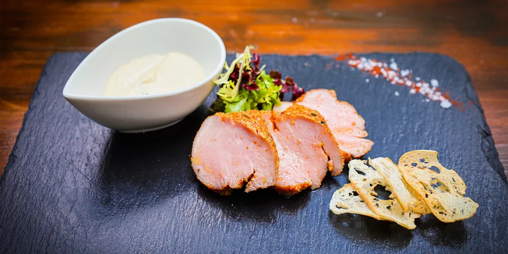 Zavítejte do kubánského restaurant music baru La Bodeguita del Medio a nechte si naservírovat 6chodové degustační menu pro dva, po kterém vaše chuťové buňky začnou tančit salsu!