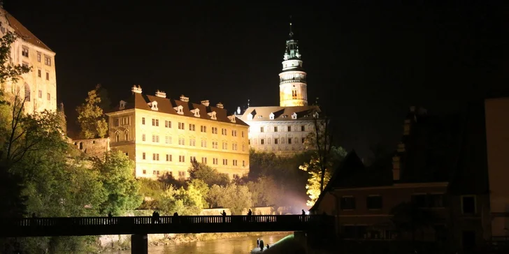 Můžete se těšit na romantickou plavbu po řece, která vám představí krásy Českého Krumlova z jiné, jedinečné perspektivy. 