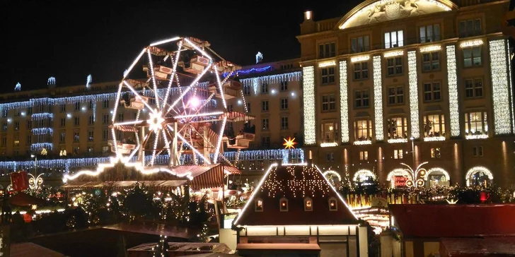 Na náměstí bude stát 250 stánků, ve kterých si můžete zakoupit převážně vánoční pozornosti.