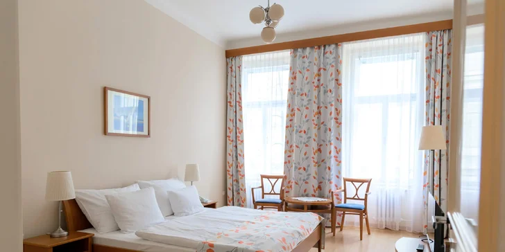 Všechny apartmány mají ložnici a obývací část s plně vybavenou kuchyňkou s lednicí.