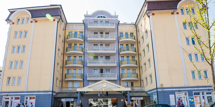 Hotel Palace**** Hévíz sa nachádza v centre mesta v blízkosti termálneho jazera (cca 350 m).