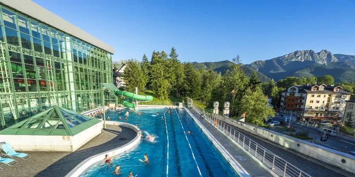 V ponuke s polpenziou máte aj 1× 1,5hod. vstup do bazénovej časti Aquaparku Zakopané pre 2 osoby