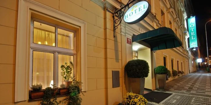 Hotel je situován v historické části Žižkova a je to z něj jen pár kroků na Vítkov nebo tunelem do Karlína.