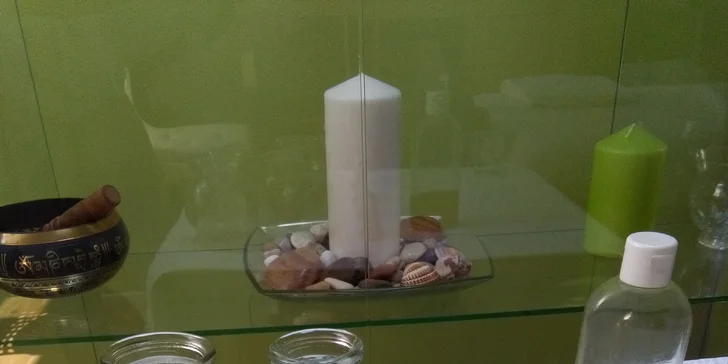 Před masáží alespoň hodinu nejezte.