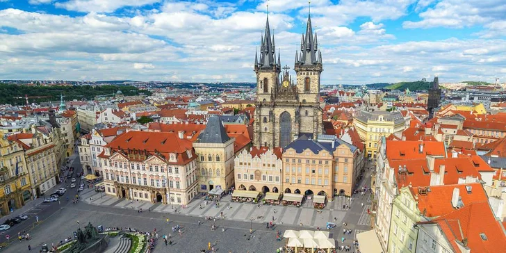 Na Staré Město dojedete za pár minut autobusem, jehož zastávka je jen kousíček od hotelu.