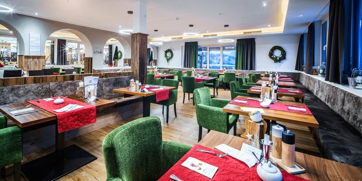 Každé ráno si budete dopřávat bohaté bufetové snídaně. Přes oběd je v hotelové restauraci k dispozici lehké občerstvení.