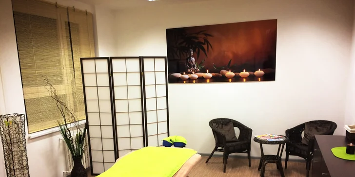 Odložte si, natáhněte se na lehátko a užijte si hodinovou masáž.