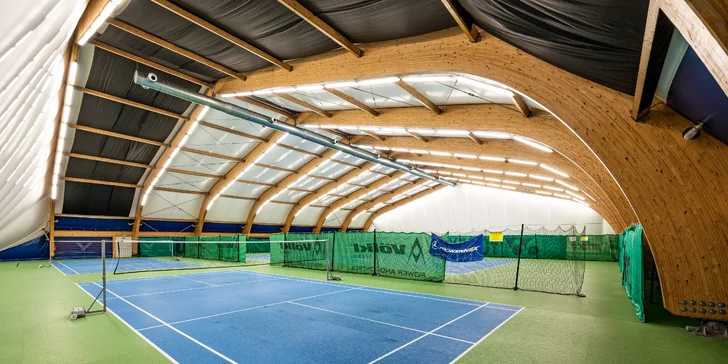 V jedné z variant máte v ceně 120 minut pronájmu vnitřní haly na badminton či tenis.