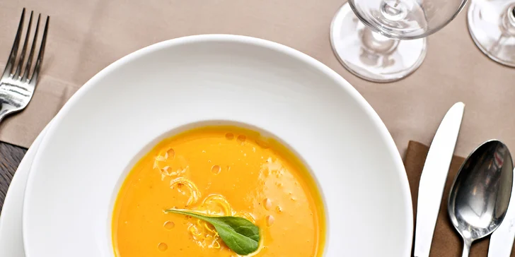 Restauraci najdete přímo uprostřed parku. 
