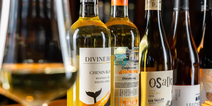 Šestica vín je pripravená pre všetkých degustátorov