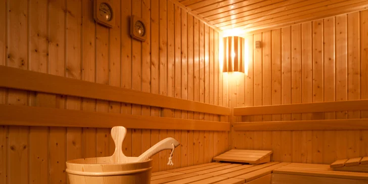 V moderním wellness centru si můžete rezervovat privátní saunu až pro 6 osob.
