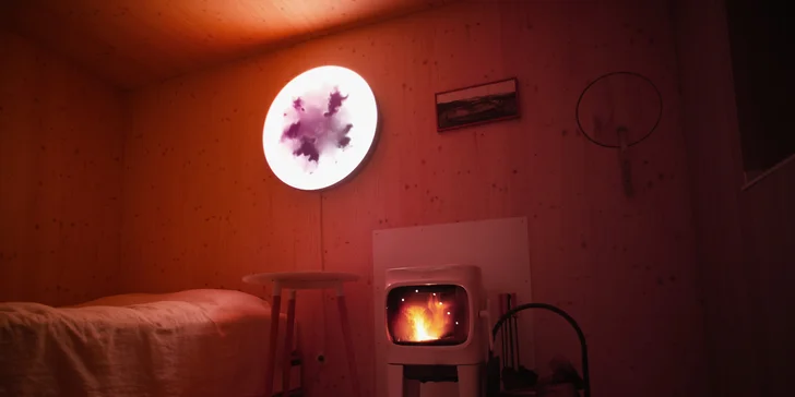 Útulnú atmosféru pomôže vytvoriť oheň v liatinových kachliach.