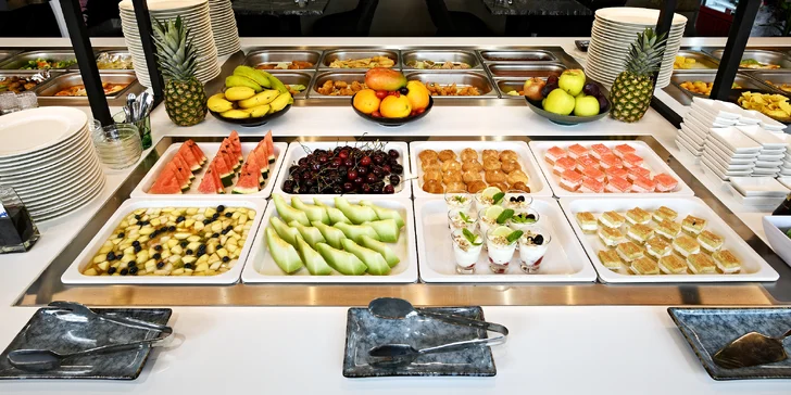 Čekají tu na vás vyhlášené asijské speciality včetně čerstvě připraveného sushi na několik způsobů, mořské plody, polévky, nudle i masové dobroty. 