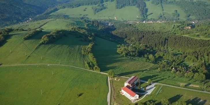 ..a je situován v malebné krajině Bílých Karpat.