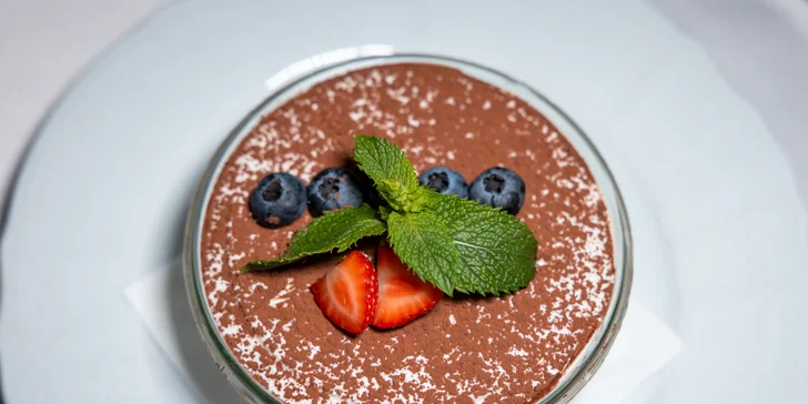 Vše zakončíte borůvkovým tiramisu s vůní kokosu a mátou. 