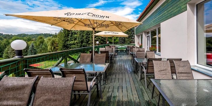 Hotel Mozolov v jižních Čechách už podle názvu slibuje spoustu mozolů z chození po krásné přírodě. 