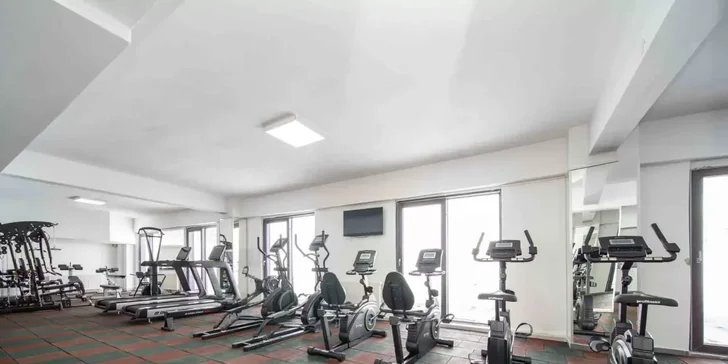 Nechybí ani hotelové fitko, kam máte vstup zdarma.