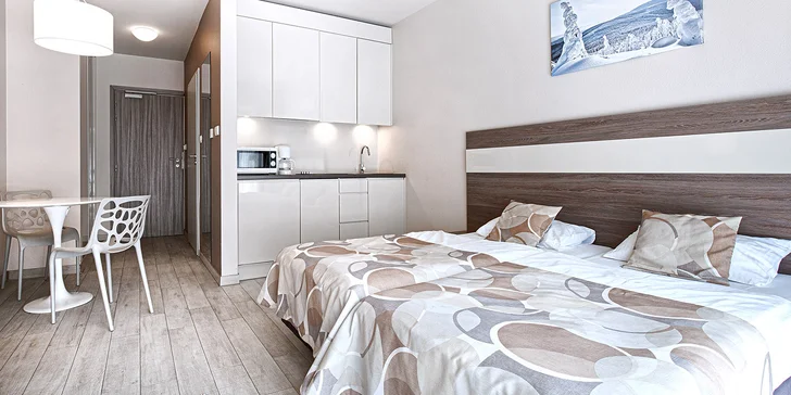  Apartmány Standard (28 m²) a Delux (42 m²) jsou umístěny ve vedlejší budově (cca 800 m)