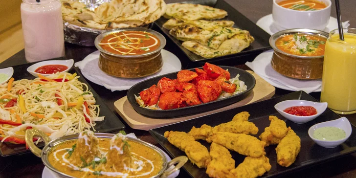 Na úvod si dejte oblíbené smažené kousky zeleniny či masa v těstíčku, indické placky nebo rolky se sýrem Paneer. 